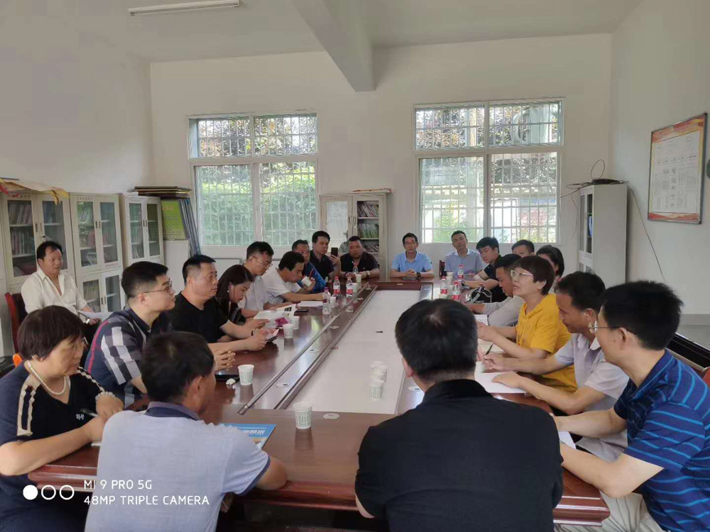 西安運(yùn)輸協(xié)會(huì)百企聯(lián)百村精準(zhǔn)扶貧